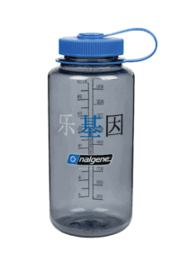 A gray 32oz Wide Mouth "Happy Gene" Sustain Nalgene bottle with a blue lid and Chinese characters on the front.